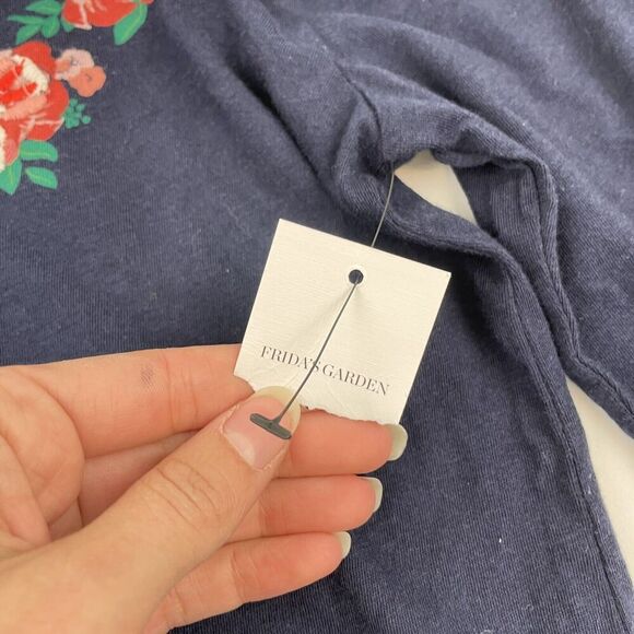 NWT Crown & Ivy Girls Blue Embroidered Floral Shirt Size M $34 Fridas Garden - Picture 5 of 7